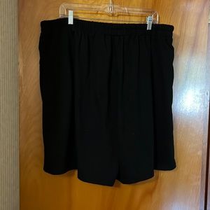 Black elastic waist shorts